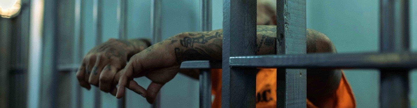 বিশ্বব্যাপী অপরাধের পরিবর্তনশীল চেহারা: একজন মানুষ