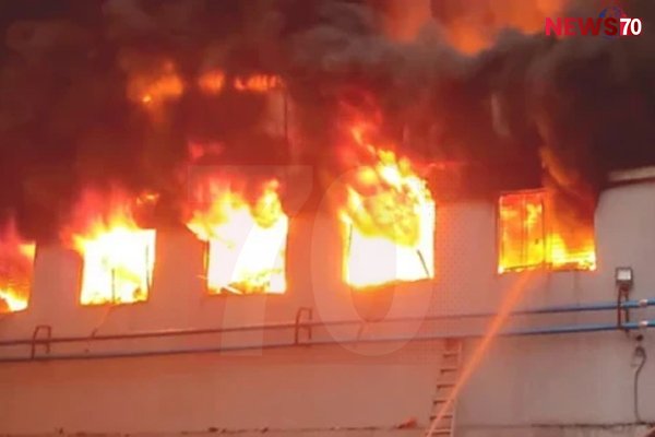 টঙ্গীতে তুলার গোডাউনে আগুন, ৭টি ইউনিটের চেস্টায় নিয়ন্ত্রণে আগুন